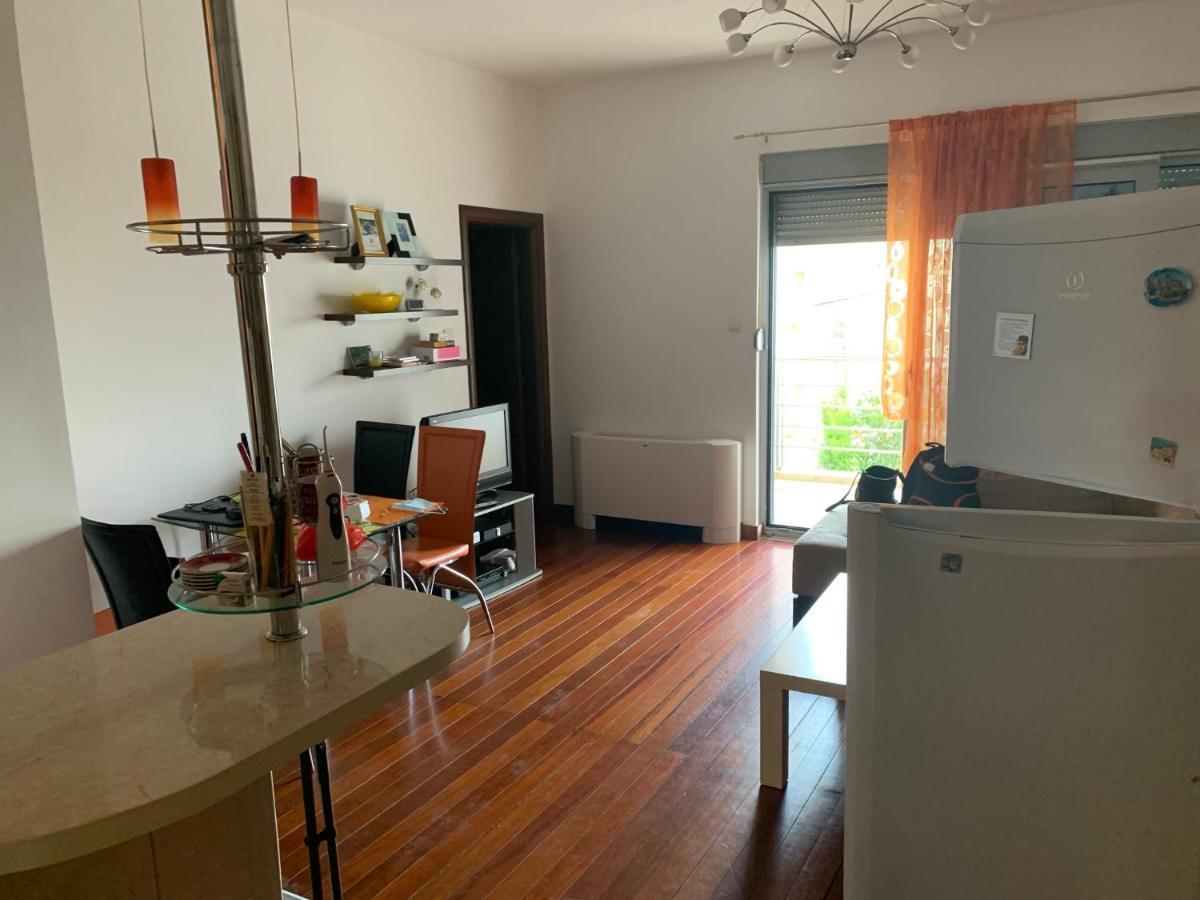 Apartment With Swimmingpool, Seaview And Large Terrace, 1St Floor, Min 2 Persons Dobrota Esterno foto