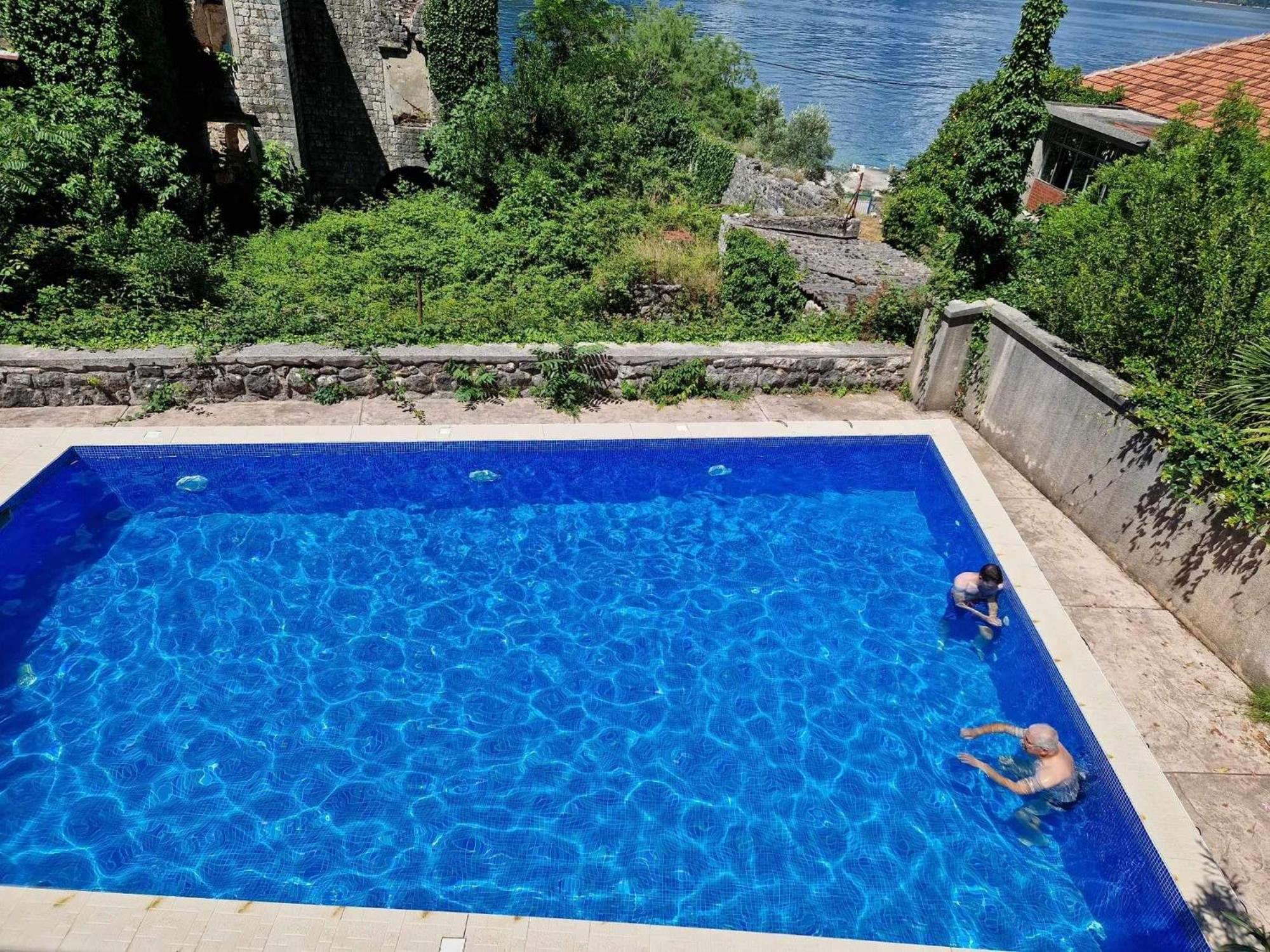 Apartment With Swimmingpool, Seaview And Large Terrace, 1St Floor, Min 2 Persons Dobrota Esterno foto
